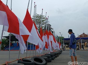 135 Bendera Setengah Tiang Dipasang Peringati 40 Hari Tragedi Kanjuruhan