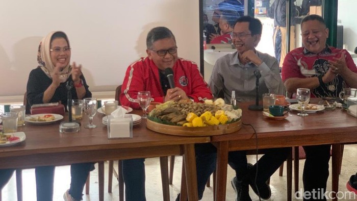 Sekjen PDIP Hasto Kristiyanto di Surabaya