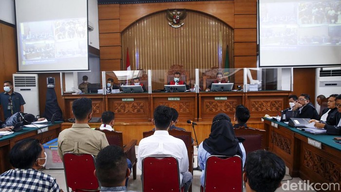 Terdakwa Ricky Rizal dan Kuat Maruf menjalani sidang lanjutan kasus pembunuhan Brigadir Yosua di PN Jaksel, Rabu (9/11/2022). Sidang menghadikan 10 orang saksi.