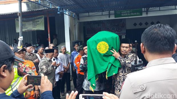 Suasana di rumah duka Fauzi Ajitama, siswa SD Muhammadiyah Bogor, Playen, Gunungkidul, yang tertimpa atap ambruk dan akhirnya meninggal dunia, Rabu (9/11/2022).
