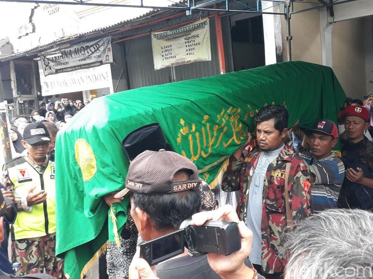 Suasana Rumah Duka Fauzi Siswa yang Tewas Tertimpa Atap SD Gunungkidul
