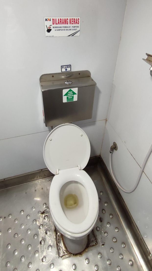 Toilet KA Wijayakusuma