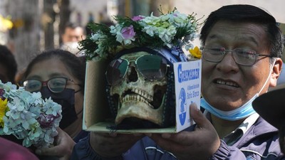 Tradisi Unik Menghias Tengkorak Leluhur di Bolivia, Lihat Nih