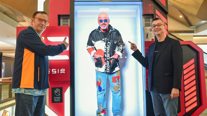 Proto M, perangkat hologram portabel yang diluncurkan V2 Indonesia.