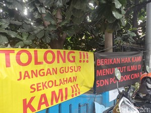 SDN Pocin 1 Depok Tertutup Trotoar, Ortu Juga Protes soal Relokasi