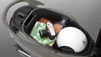 Skuter baru Yamaha itu juga dibekali bagasi lega dengan kapasitas 27 liter. Sehingga, bisa digunakan untuk menyimpan helm full face dan barang bawaan lain. Foto: Yamaha Thailand.