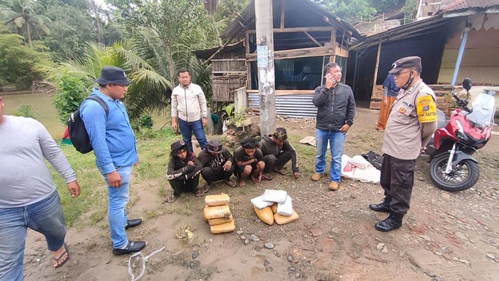 4 anak punk saat diamankan polisi (Foto: Istimewa)