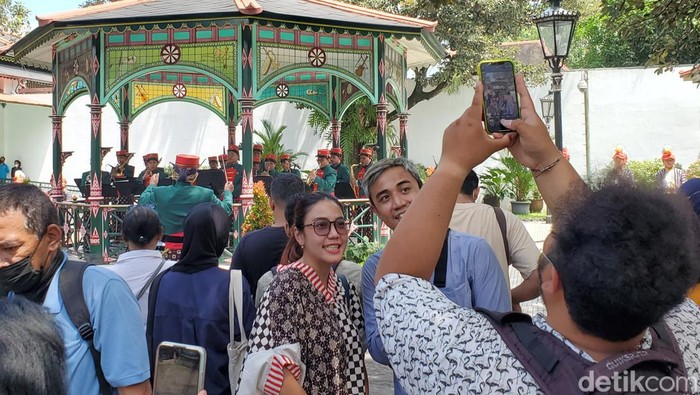 Abdi Dalem Musikan Kraton Jogja melakukan pentas Musikan Mandalasana dalam rangka memperingati Hari Pahlawan, Kamis (10/11/2022).