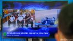 AKP Irfan Tenteng Buku Hitam di Sidang Kasus Pembunuhan Yosua