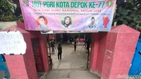 Tampak tangga dan turunan sudah dibangun untuk membantu akses ke SDN Pocin 1. (Dwi Rahmawati/detikcom)