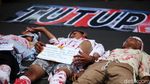 Tolak Mafia Tambang, Warga NTB Gelar Aksi Teatrikal di Patung Kuda