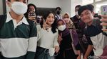 Gaya Prilly Latuconsina di UGM Saat Kembali Jadi Dosen Praktisi