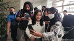 Gaya Prilly Latuconsina di UGM Saat Kembali Jadi Dosen Praktisi