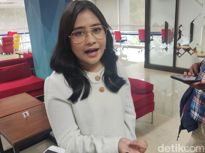 Aktris Prilly Latuconsina kembali mengajar di Fisipol UGM, Kamis (10/11/2022).