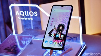 Fitur Hi-Res Audio, NFC dan fingerprint melengkapi Sharp Aquos V6 5G. Foto: Adi Fida Rahman/detikINET