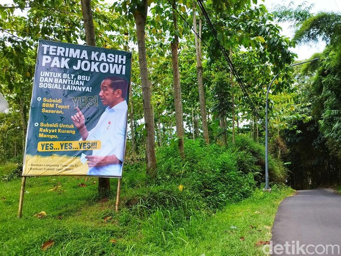 Baliho Terima Kasih Jokowi di wilayah Ungaran, Kabupaten Semarang, Kamis (10/11/2022).