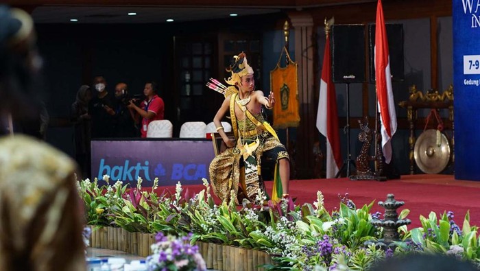 BCA Dukung Budaya Wayang Indonesia BCA turut mendukung pementasan seni wayang Indonesia dalam rangka Hari Wayang Nasional. Dukungan ini juga untuk memperkenalkan wayang ke generasi muda.