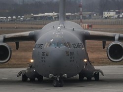 Boeing C-17 Globemaster berperan penting dalam berbagai peperangan, misalnya di Irak dan Afganistan. Pesawat ini juga dimanfaatkan untuk bantuan kemanusiaan, misalnya saat terjadi bencana alam. (Foto: Getty Images)