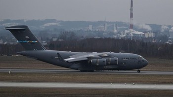 Boeing C-17 adalah pengembangan dari model terdahulu, YC-15 yang dirancang tahun 1970-an. Kegunaan pesawat ini utamanya adalah sebagai transportasi tentara dan kargo ke seluruh dunia. Foto: Getty Images