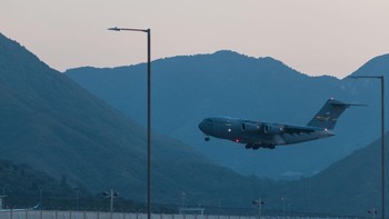 Boeing C-17 Globemaster III dapat mengisi bahan bakar saat dalam penerbangan. Ia dapat mendarat di ketinggian 914 meter atau kurang di lapangan terbang kecil yang beraspal maupun tidak beraspal pada siang atau malam hari. Foto: Getty Images