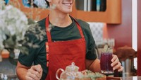 Ternyata Daniel Mananta memiliki bisnis kuliner. Bernama Padamu Negeri yang sudah punya beberapa cabang. Foto: Instagram @vjdaniel