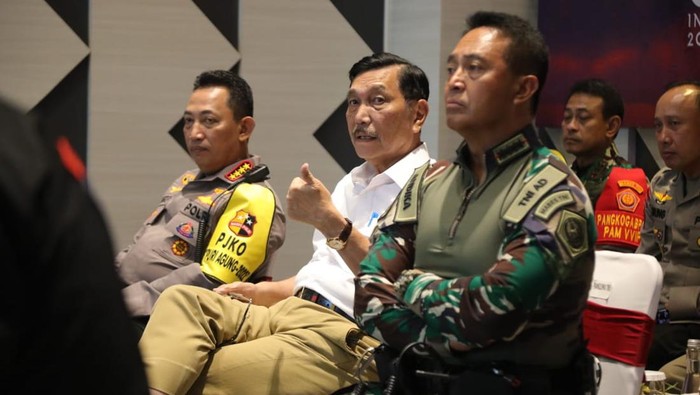 (Dari kiri) Kapolri, Menko Marves, dan Panglima TNI saat TFG pengamanan KTT G20. (dok Kemenko Marves)