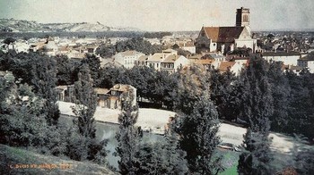 Foto lanskap berwarna pertama yang menampilkan dunia dalam warna diambil pada tahun 1877. Sang fotografer, Louis Arthur Ducos du Hauron, adalah pelopor dalam fotografi warna dan merupakan dalang di balik proses pembuatan foto ini. Bidikan tersebut menggambarkan Prancis selatan dan dengan tepat diberi judul Lanskap Prancis Selatan. (Dok. Petapixel/Louis Arthur Ducos du Hauron)  