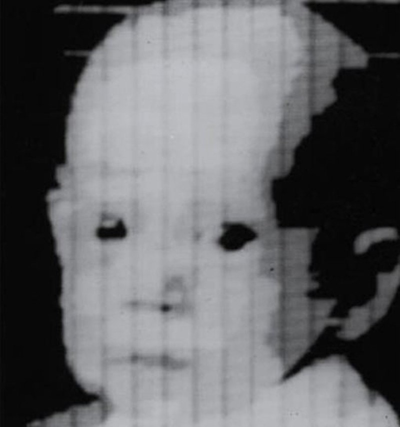 Mungkin pernah terbesit di pikiran kalian foto pertama di dunia seperti apa? Berikut adalah 15 foto pertama di dunia yang sangat bersejarah.