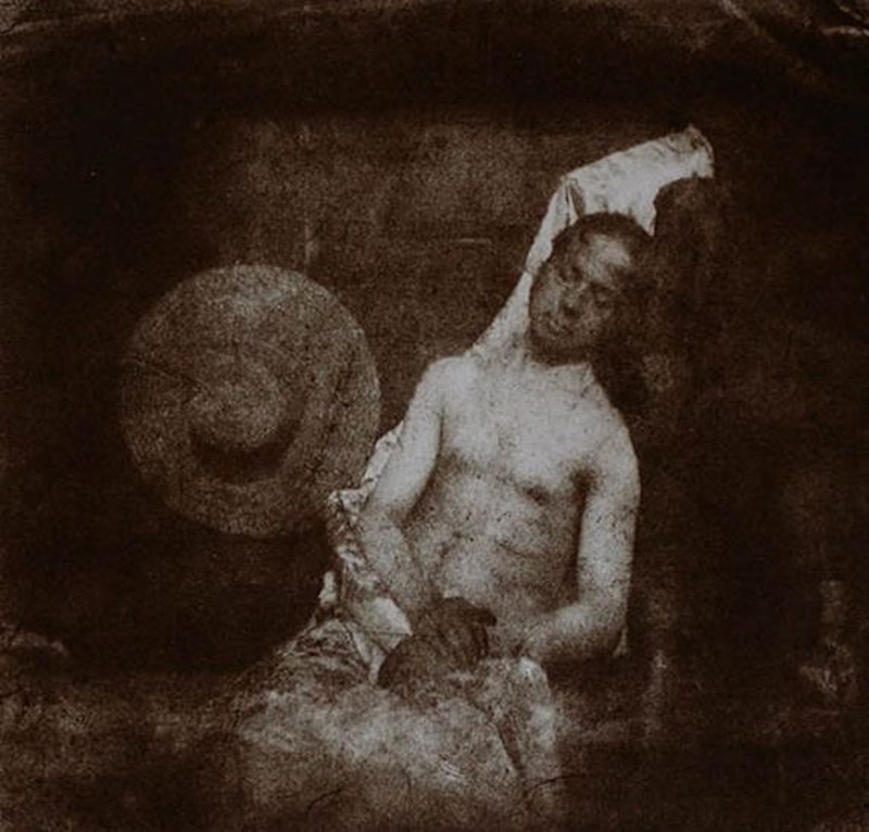 Mungkin pernah terbesit di pikiran kalian foto pertama di dunia seperti apa? Berikut adalah 15 foto pertama di dunia yang sangat bersejarah.