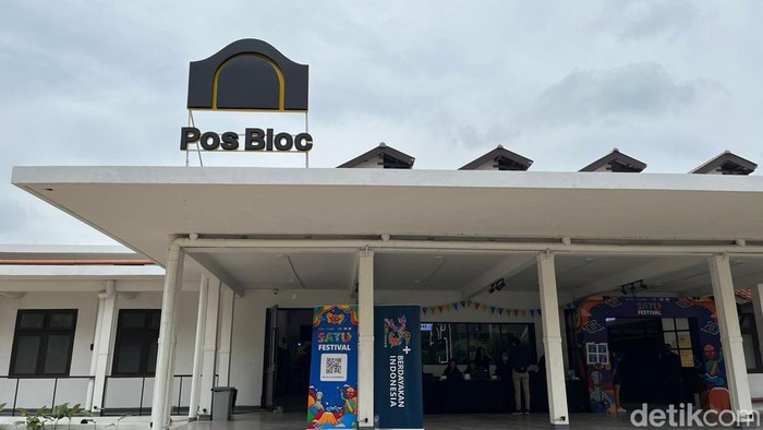 Hari ini Pos Bloc fase 2 telah diresmikan. Gedung ini merupakan bekas kantor pos di Pasar Baru yang telah disulap menjadi creative hub atau ruang kreatif untuk para usaha mikro kecil menengah (UMKM), Kamis, 10/11/2022.