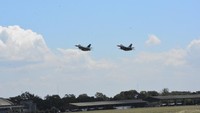 Dua pesawat F 16 yang diterbangkan dari Lanud Iswahjudi Madiun tersebut, merupakan salah satu Alutsista TNI AU yang dikerahkan untuk pengamanan menjelang kegiatan KTT G20 tahun 2022. Foto: Puspen TNI