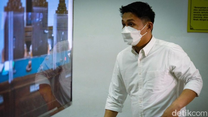 Selain Kompol Baiquni Wibowo, majelis hakim PN Jaksel juga menolak eksepsi eks anak buah Ferdy Sambo, Kompol Chuck Putranto. Sidang obstruction of justice kasus pembunuhan berencana terhadap Brigadir Yosua lanjut ke pembuktian.