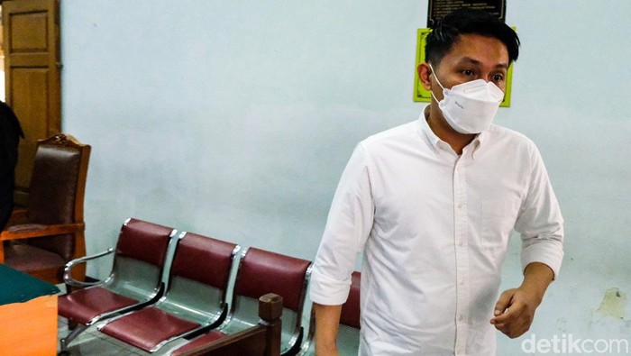 Selain Kompol Baiquni Wibowo, majelis hakim PN Jaksel juga menolak eksepsi eks anak buah Ferdy Sambo, Kompol Chuck Putranto. Sidang obstruction of justice kasus pembunuhan berencana terhadap Brigadir Yosua lanjut ke pembuktian.