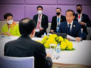 Jokowi Bertemu Bos ADB, Singgung Pertumbuhan ASEAN Turun ke 4,9%