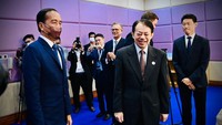 Ini momen saat Jokowim enghadiri pertemuan dengan pemimpin ASEAN dan perwakilan ASEAN Inter-Parliament Assembly (AIPAA).