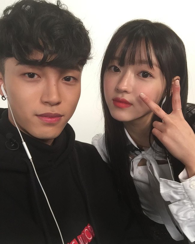 Kakak YooA Oh My Girl, Yoo Jun Sun tak kalah eksis sebagai kontestan acara survival Street Man Fighter. Dia adalah seorang koreografer yang tergabung dalam dance crew YGX. Keduanya terpaut tiga tahun. Foto: dok. Instagram @junsunyoo