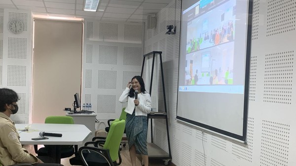 Gaya Prilly Mengajar di UGM untuk Kedua Kali