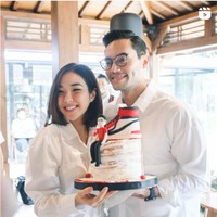 Pada keterangan di unggahan video tersebut Rino tampak mengucapkan terima kasih untuk para sahabat dan kerabatnya yang telah ikut memeriahkan acara kejutan ulang tahunnya itu, terlebih untuk Gisel. Ia menyebut Gisel sebagai salah satu orang spesial di dalam hidupnya. Foto: Instagram/@rinosoedarjo