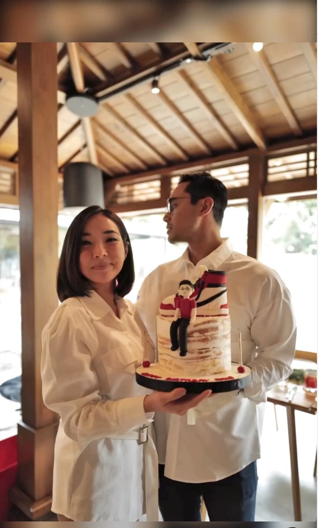 Hubungan antara Gisel dan Rino mulai tercium usai Gisel mengunggah foto keduanya saat berlibur bersama. Unggahan tersebut sengaja didedikasikan untuk hari ulang tahun Rino. Someone special’s special day, tulis keterangan dalam unggahan Gisel di Instagram pada 6 November 2022. Foto: Instagram/@rinosoedarjo