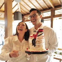 Untuk kejutan ulang tahun Rino, Gisel tampaknya sudah mempersiapkannya secara matang-matang. Kue ulang tahunnya pun terlihat begitu unik dan lucu. Foto: Instagram/@rinosoedarjo