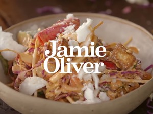 Jamie Oliver Bikin Gado-gado dan Sukses Bikin Uncle Roger Kesal