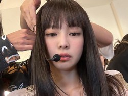 8 Foto Jennie BLACKPINK Pakai Poni Palsu, Dipuji Imut dan Seksi