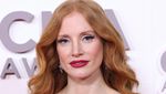 Jessica Chastain Tampil dengan Gaun Biru Berkilauan