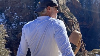 Di akun Instagram-nya, tampak bahwa dia pecinta alam dan suka menjelajah. Dia pernah menjadi koresponden untuk Fox News. Foto: Instagram