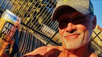 Melinda dan Jon sebelumnya terlihat bersama pada bulan April, menghadiri pertandingan Nets dan Celtics, namun masih belum jelas apakah mereka diperkenalkan melalui seorang teman atau dengan cara lainnya. Foto: Instagram