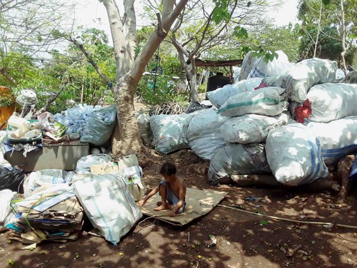 Kampung Pemulung Aqu Ada di RT 11, RW 03, Kelurahan Pasir Panjang, Kecamatan Kota Lama, Kota Kupang, Provinsi Nusa Tenggara Timur (NTT).