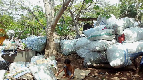 Kampung Pemulung Aqu Ada di RT 11, RW 03, Kelurahan Pasir Panjang, Kecamatan Kota Lama, Kota Kupang, Provinsi Nusa Tenggara Timur (NTT).