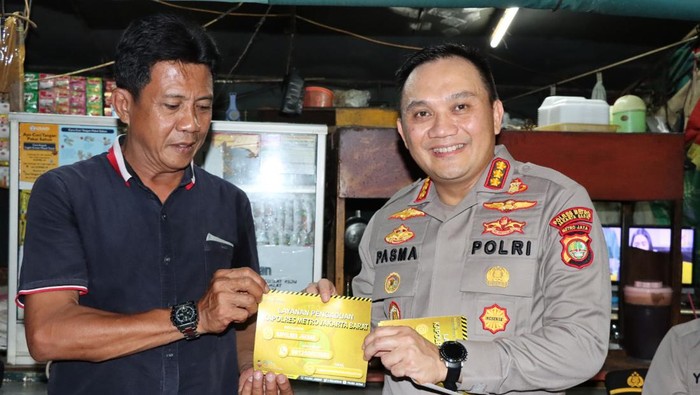 Kapolres Jakbar Kombes Pasma Royce ngopi bareng warga untuk mendengar aspirasi masyarakat.