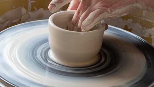 Ilustrasi kerajinan bahan lunak.