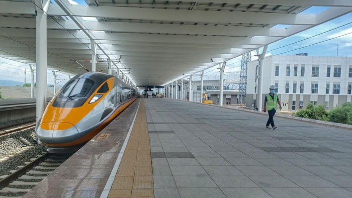 Kereta Inspeksi uji jalur kereta cepat Jakarta-Bandung Kereta Inspeksi uji jalur kereta cepat Jakarta-Bandung